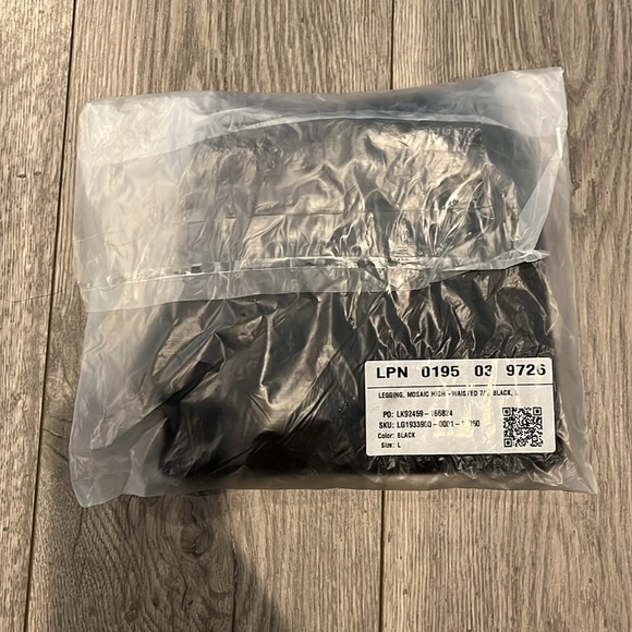 Fabletics Women’s Mosaic High-Waisted 7/8 Seamless Leggings Black Large NWT - Picture 5 of 5